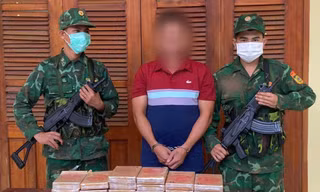 Bắt đối tượng vận chuyển 38 bánh ma túy từ nước ngoài về Việt Nam