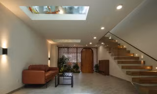 Độc lạ ngôi nhà dùng hồ cá làm 'bóng đèn' chiếu sáng cho không gian