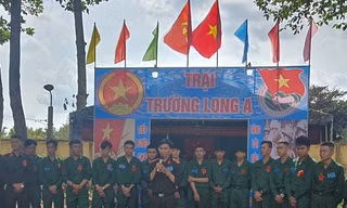 Niềm vui của thủ khoa Đại học trong ngày tòng quân