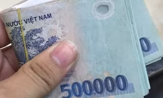 Người dân nộp lại 50 triệu đồng khi nhặt được trên đường 