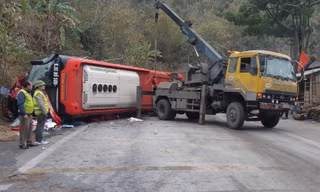 Nguyên nhân vụ xe khách tông tử vong 3 người về quê ăn Tết ở Hòa Bình