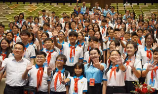 Đại biểu Cháu ngoan Bác Hồ trải nghiệm không gian sáng tạo tại các tập đoàn hàng đầu Việt Nam
