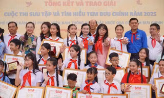 Trao giải cuộc thi sưu tập tem về Ngày Giải phóng miền Nam