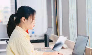 Trào lưu sử dụng tiếng lóng của Gen Z: Sự sáng tạo tích cực hay biểu hiện của 'xuống cấp' ngôn ngữ? 