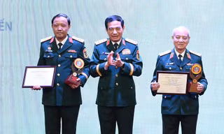 Tôn vinh những tấm gương bình dị mà cao quý