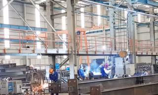 Người lao động cần tham gia bảo hiểm thất nghiệp (Ảnh minh họa - Kiến Nghĩa) 