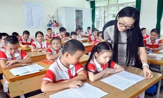 Lương giáo viên: Xếp cao nhất, vẫn thua lương công nhân?