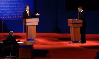 Đương kim Tổng thống Mỹ Barack Obama và ứng cử viên đảng Cộng hòa Mitt Romney trong buổi tranh luận đầu tiên diễn ra hôm 3-10