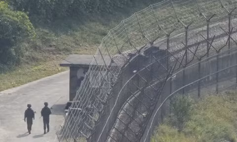Hàn Quốc nói Triều Tiên dựng hàng rào chống tăng dài 10 km dọc biên giới