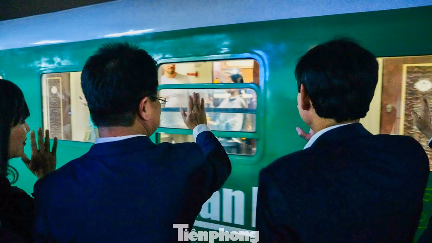 tp-chuyen-tau-cuoi-nam00011.jpg