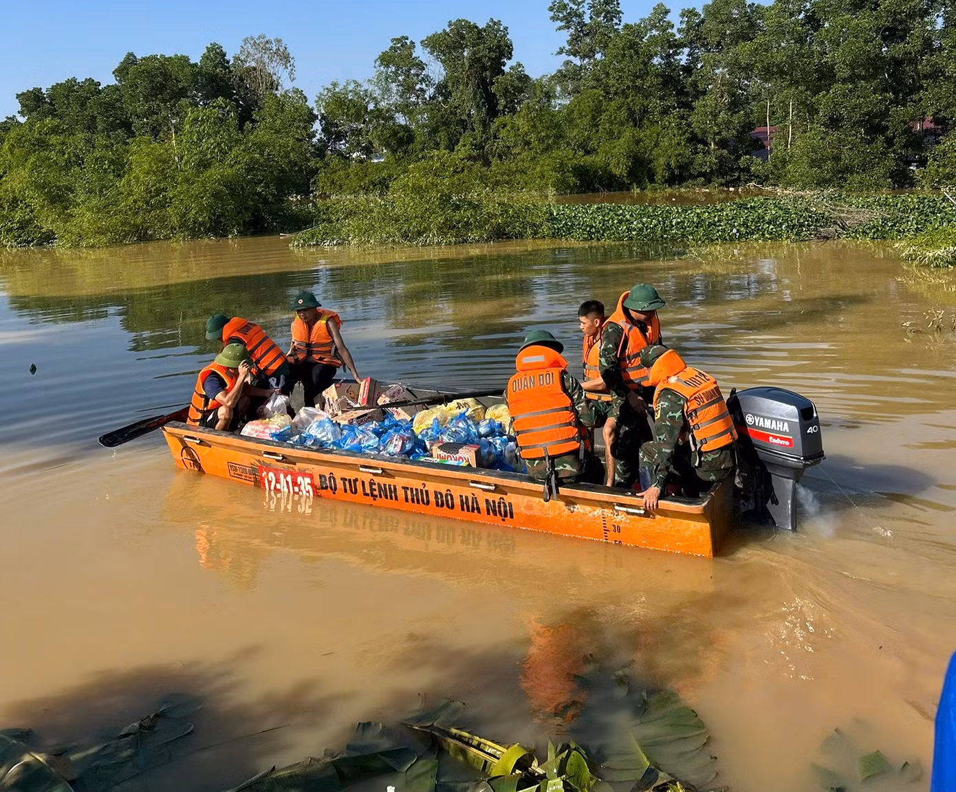 ao-xanh-trung-gia22.jpg
