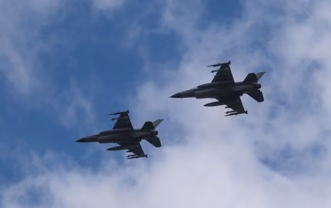 f-16.jpg