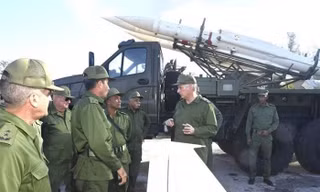 Lãnh đạo Hội đồng Quốc phòng Cuba tháng 1/2026 kiểm tra và xác nhận tính toàn vẹn của hệ thống phòng thủ lãnh thổ. Ảnh: Granma.