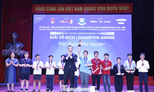 Vinh danh 9 nhà Vô địch Quốc gia Đấu trường Toán học châu Á bằng tiếng Anh 