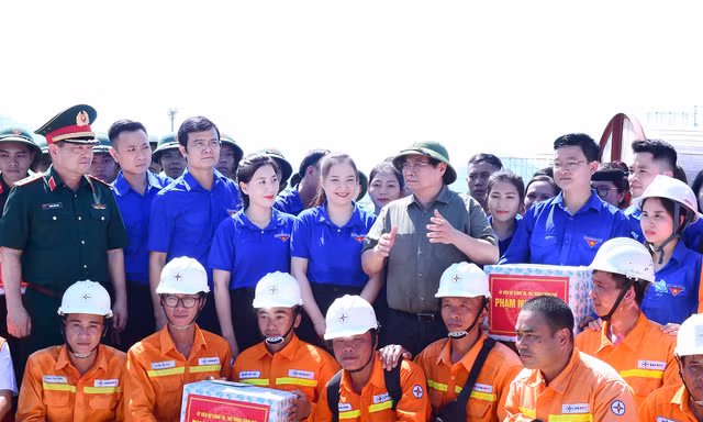 Dấu ấn 'áo xanh' trên công trường đường dây 500kV Lào Cai - Vĩnh Yên