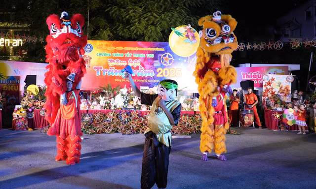 Hàng trăm suất quà Trung thu tặng trẻ em hoàn cảnh đặc biệt
