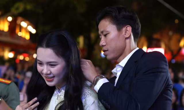 Cầu thủ Quế Ngọc Hải tặng vợ món quà đặc biệt