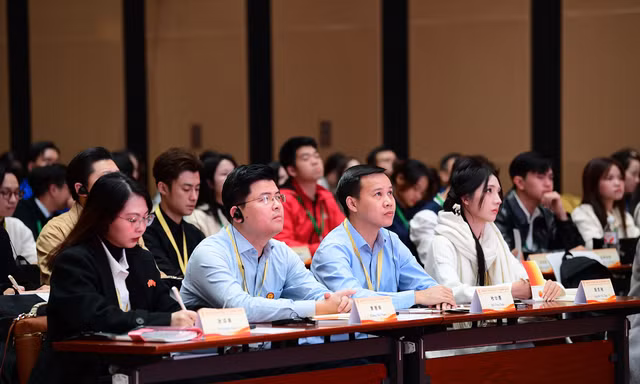 Đoàn đại biểu Hành trình Đỏ tham dự tọa đàm chuyên đề 'Chủ tịch Hồ Chí Minh tại Trung Quốc'