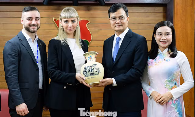 Bí thư thứ nhất Trung ương Đoàn tiếp đoàn đại biểu Lớp bồi dưỡng cán bộ cấp cao của LB Nga