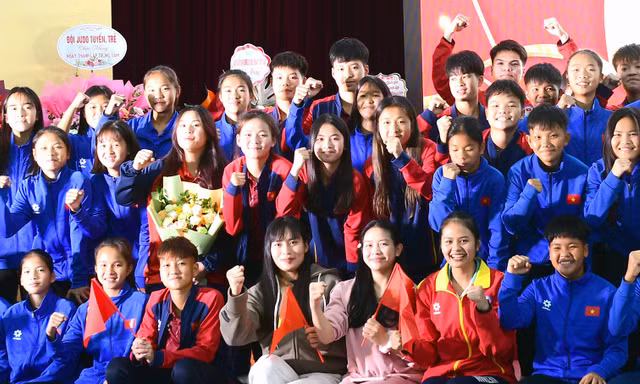 Vận động viên trẻ tri ân thầy cô, vững tin hướng đến SEA Games 33