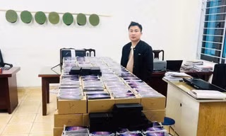 Phá đường dây tiêu thụ hơn 1.000 điện thoại Samsung giả trên toàn quốc
