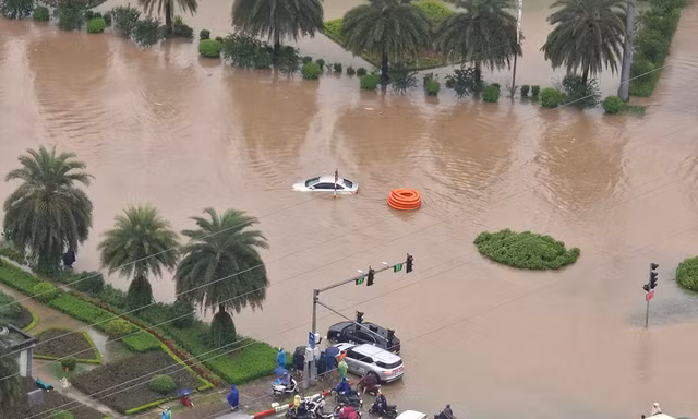 Hà Nội sáng 7/10: Ghi nhận hơn 30 điểm ngập sau mưa lớn, nhiều tuyến phố tê liệt