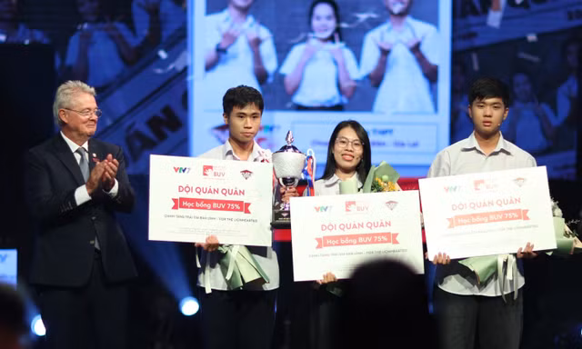Nữ sinh THPT chuyên Lê Quý Đôn (Gia Lai) gây chú ý ở Chung kết Trường Teen 2025