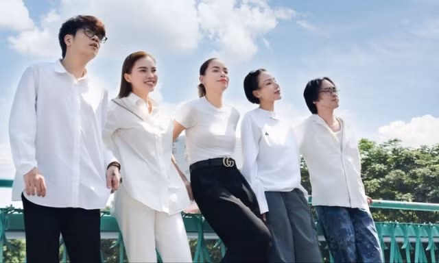 Hồ Ngọc Hà hội ngộ dàn học trò Bùi Anh Tuấn, GiGi Hương Giang trong ca khúc Tết 