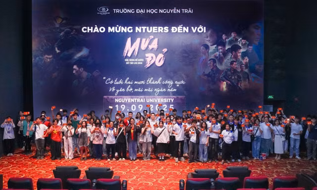 Sinh viên Đại học Nguyễn Trãi lan tỏa thông điệp tri ân qua hành trình Mưa Đỏ