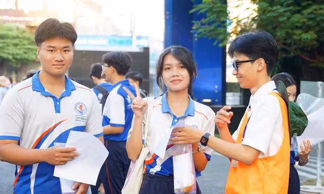 Đề thi Đánh giá năng lực của ĐH Quốc gia TP.HCM khiến thí sinh “căng não” đến phút cuối