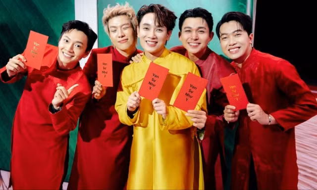 Trúc Nhân tung MV Tết: Âm nhạc rình rang, 68 nghệ sĩ Việt sum họp đông đủ