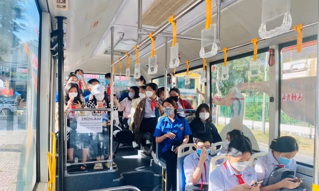Học sinh, sinh viên tại Hà Nội sắp tới có thể được miễn phí vé xe buýt, metro