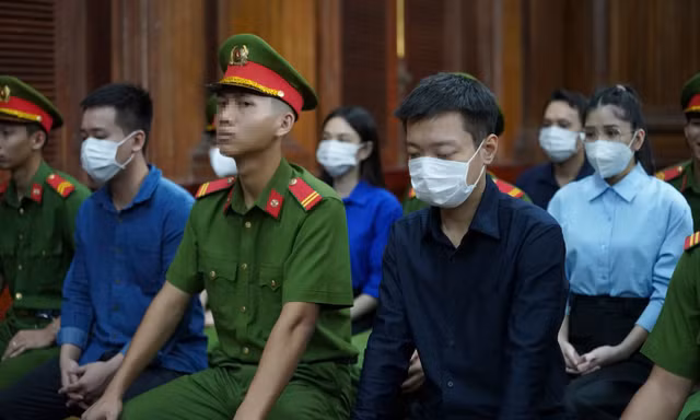 Thùy Tiên, Quang Linh và Hằng Du Mục bị tuyên phạt 2 năm tù, nói lời sau cùng tại tòa