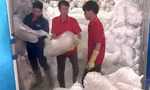 Phát hiện 100 tấn thịt heo không rõ nguồn gốc đã bốc mùi 