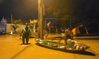 Hà Nội: Hàng trăm hộ chạy lũ trong đêm