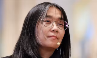 Đoán kết quả Nobel văn học khó hơn trúng số