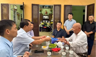 Hà Nội: Trao hỗ trợ gia đình nạn nhân vụ lật tàu ở Quảng Ninh