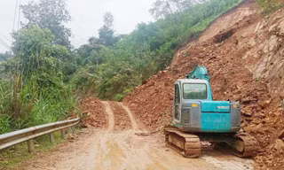 Thái Nguyên mưa lớn, nhiều tuyến đường bị sạt lở