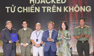 Thái Hòa và phim 'Tử chiến trên không' thắng giải ở Liên hoan phim châu Á Đà Nẵng 
