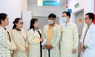 Vụ phóng hỏa đốt phòng trọ: Nhiều bác sĩ khẩn trương cứu 2 cháu bé