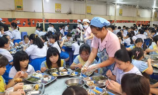 Hà Nội: Yêu cầu khẩn trương triển khai hỗ trợ bữa ăn bán trú cho học sinh tiểu học
