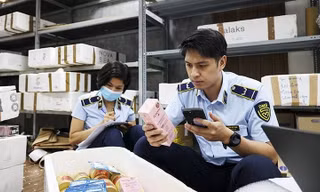 Nhập thuốc thật rồi tách vỉ, thay thế một số viên bằng thuốc kém chất lượng