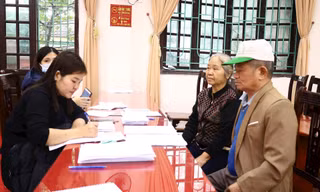 Hà Nội đề xuất chi gần 19 tỷ đồng hỗ trợ phí giao dịch ngân hàng cho đối tượng an sinh xã hội