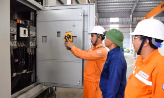'Nóng' hóa đơn tiền điện: Không chỉ tăng cao bất thường mà còn giống hệt nhau