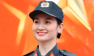 Chân dung nữ đại úy quật ngã nhóm 'quái xế' trên phố đi bộ Hồ Gươm