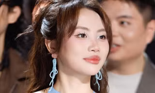 Phương Mỹ Chi khóc
