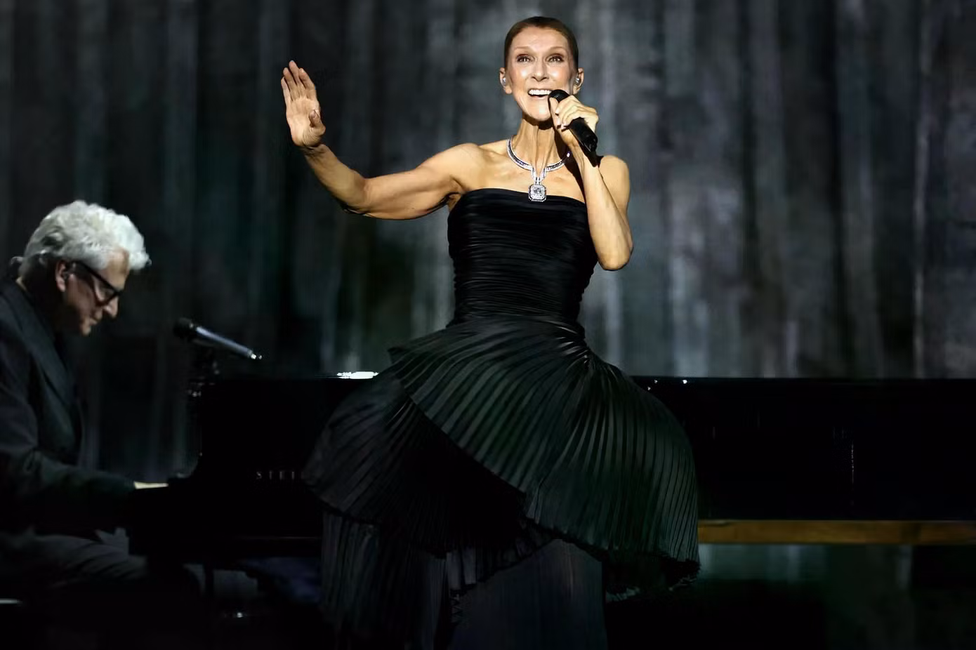 Céline Dion vẫn duy trì quá trình điều trị và tập luyện để chuẩn bị cho ngày trở lại.