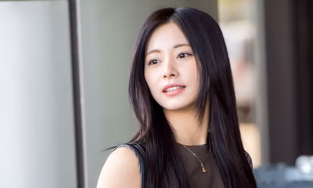 Tzuyu (TWICE) 'sánh đôi' cùng Jang Wonyoung