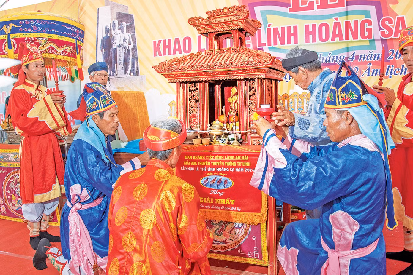 2-doi-nghi-le-kinh-can-dang-trap-ruou-truoc-long-dinh-anh-lvc.jpg