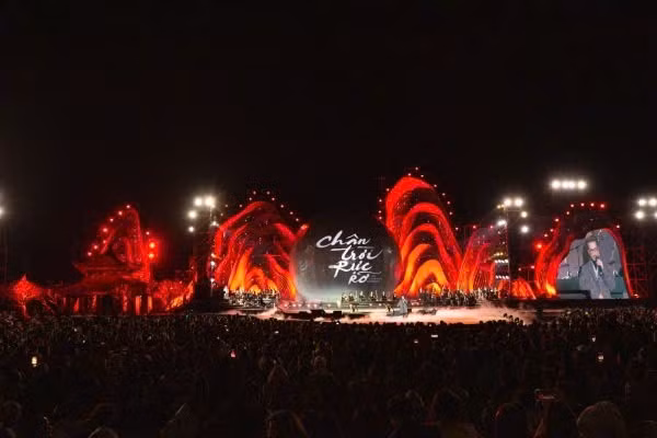 chan-troi-ruc-ro-tai-ninh-binh.jpg